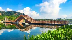 水上景觀(guān)浮橋：融合藝術(shù)與自然的城市之美